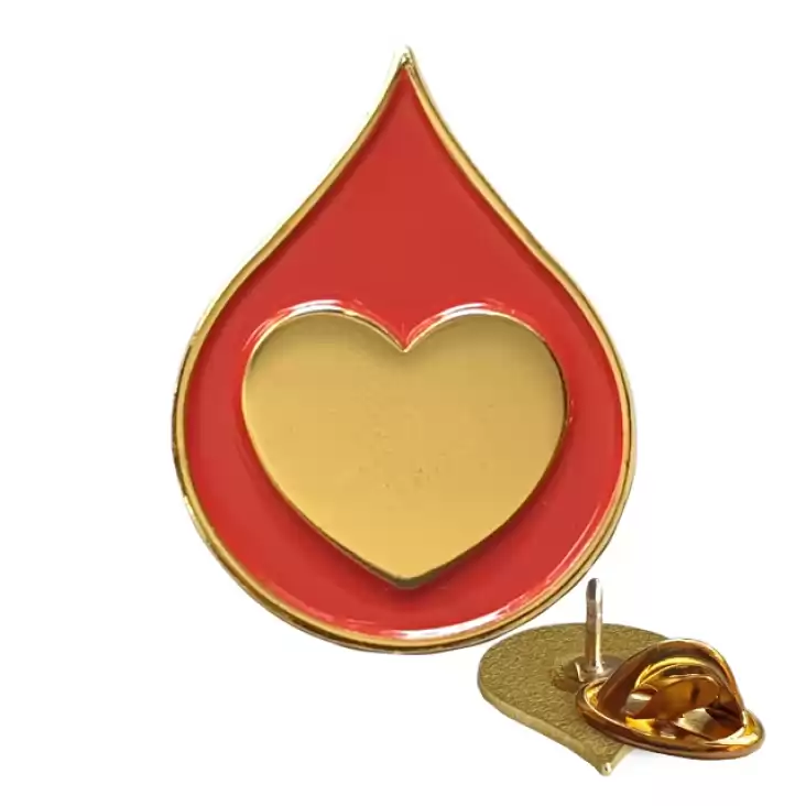 pins promo Czerwona kropelka krwi ze zlotym sercem 16x22mm