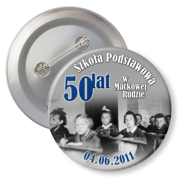 przypinka z agrafką 50 lat SP w Maćkowej Rudzie