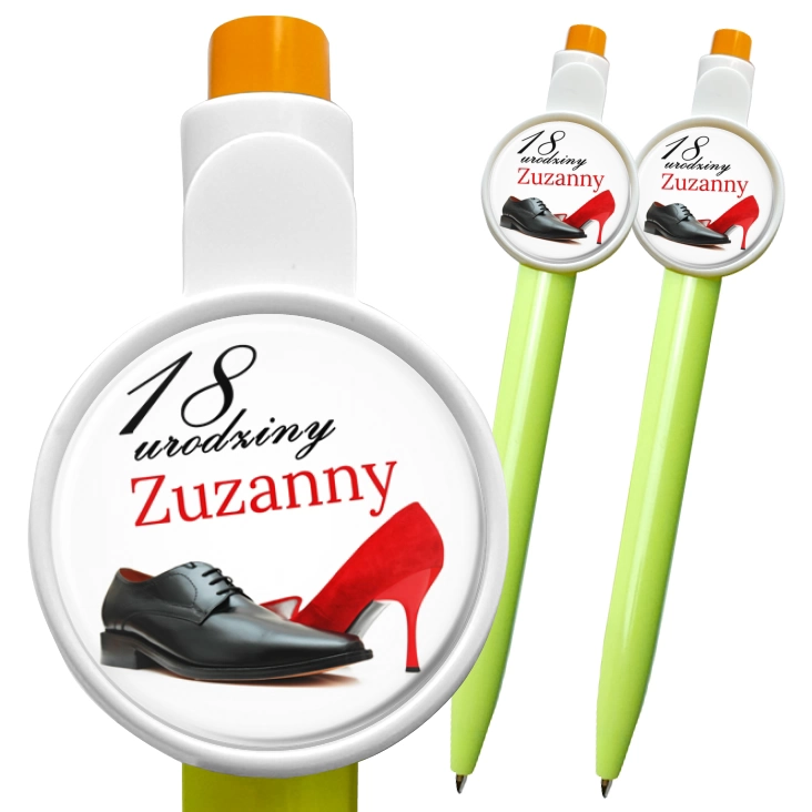 przypinka długopis Osiemnaste urodziny z imieniem i butami