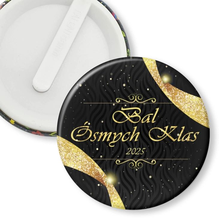 przypinka klips Bal ósmych klas ze złotym napisem na czarnym tle