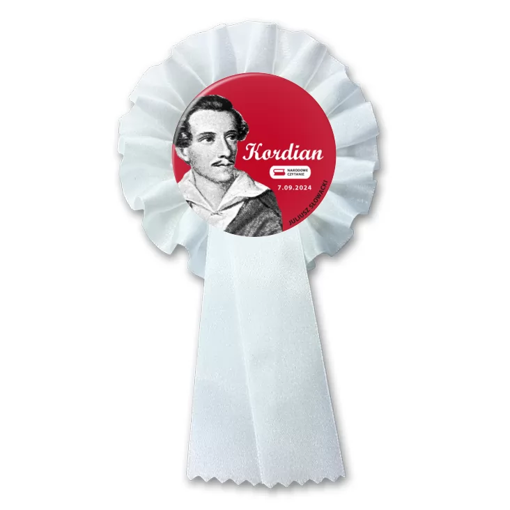 przypinka kotylion Narodowe czytanie Kordian Juliusz Słowacki na czerwonym tle