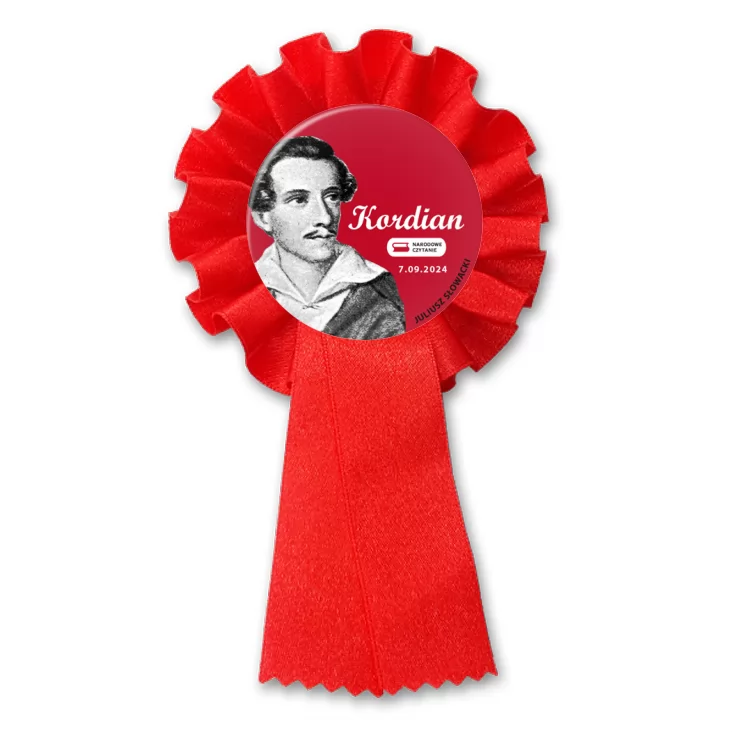 przypinka kotylion Narodowe czytanie Kordian Juliusz Słowacki na czerwonym tle