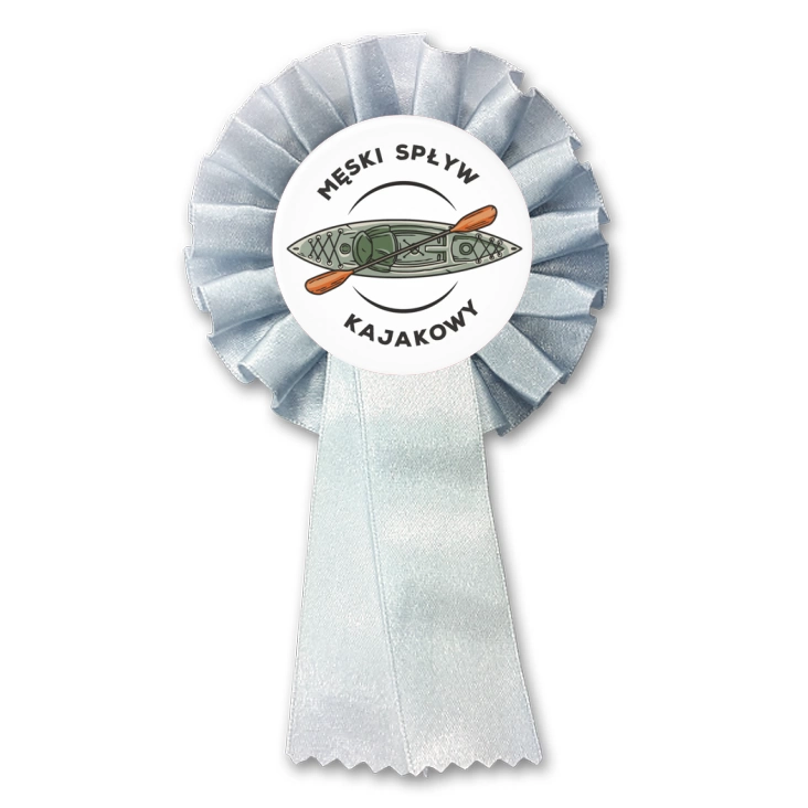 przypinka kotylion Męski spływ kajakowy na białym tle