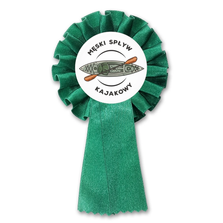 przypinka kotylion Męski spływ kajakowy na białym tle