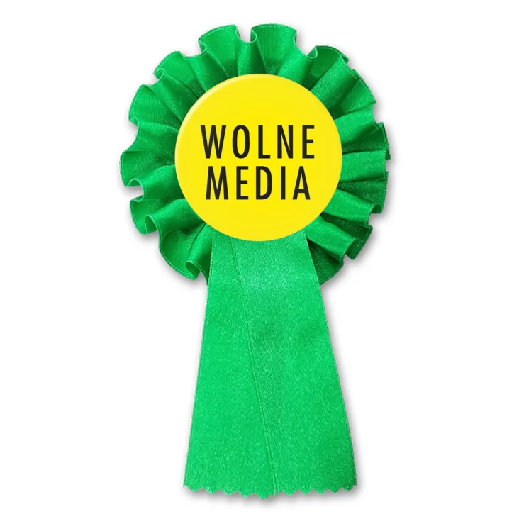 przypinka kotylion Wolne media na żółtym tle