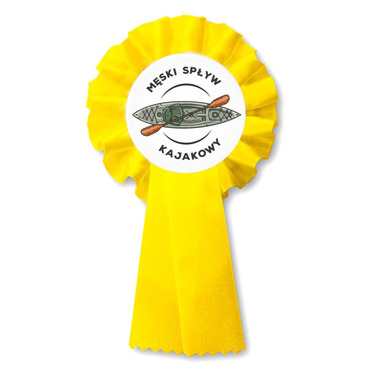 przypinka kotylion Męski spływ kajakowy na białym tle