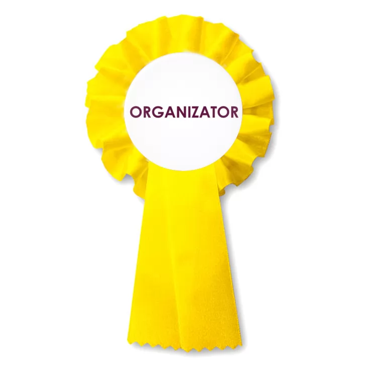 przypinka kotylion Organizator fioletowe litery