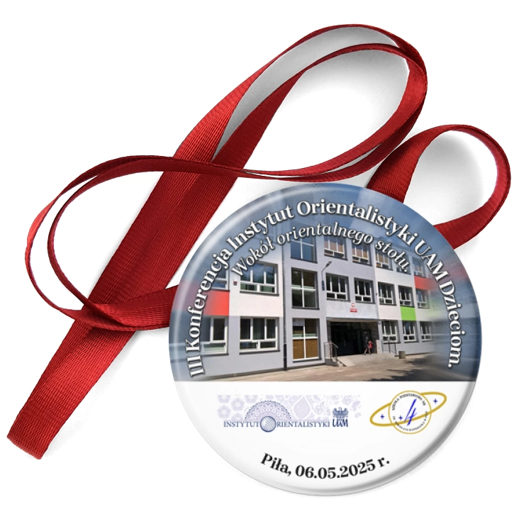przypinka medal III Konferencja Instytut Orientalistyki UAM Dzieciom