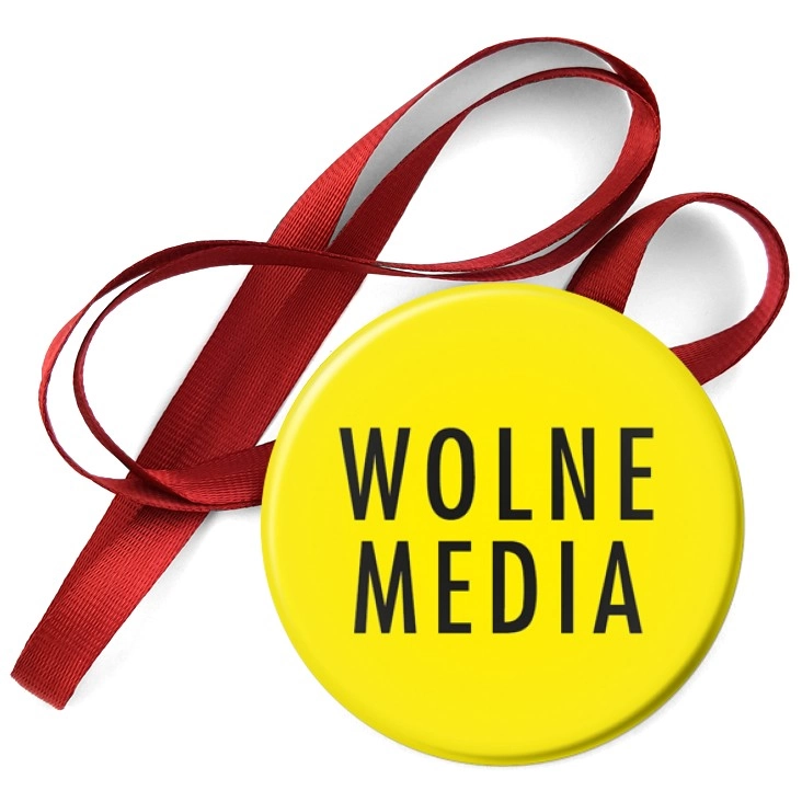 przypinka medal Wolne media na żółtym tle
