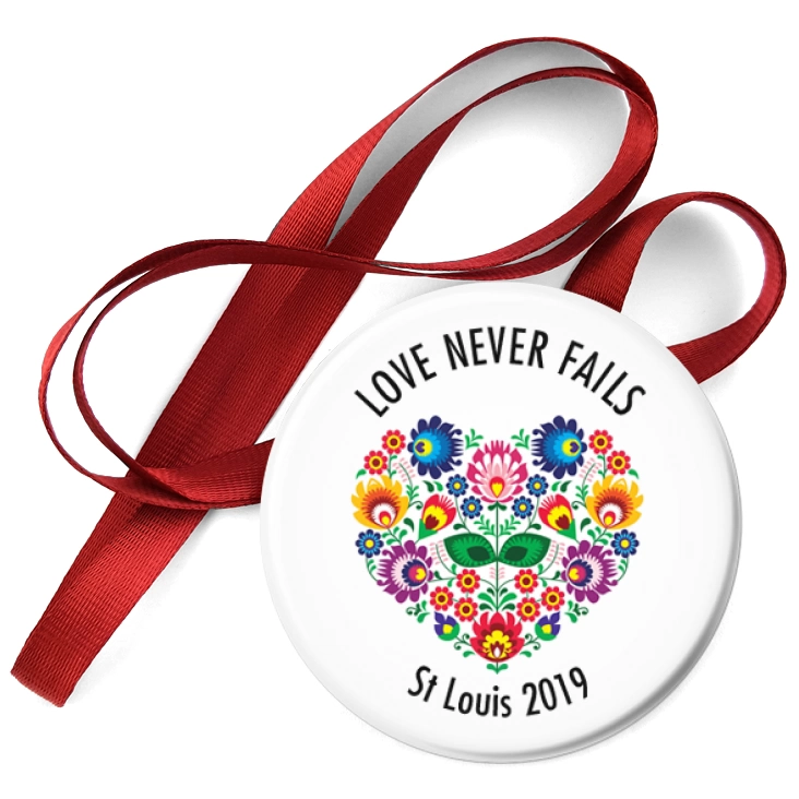 przypinka medal Love Never Fails
