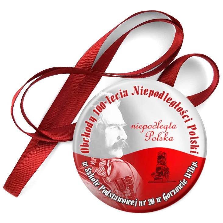 przypinka medal 100 lat Niepodległości w SP nr 20 w Gorzowie Wielkopolskim