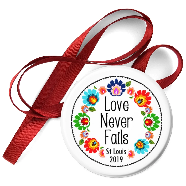 przypinka medal Love Never Fails