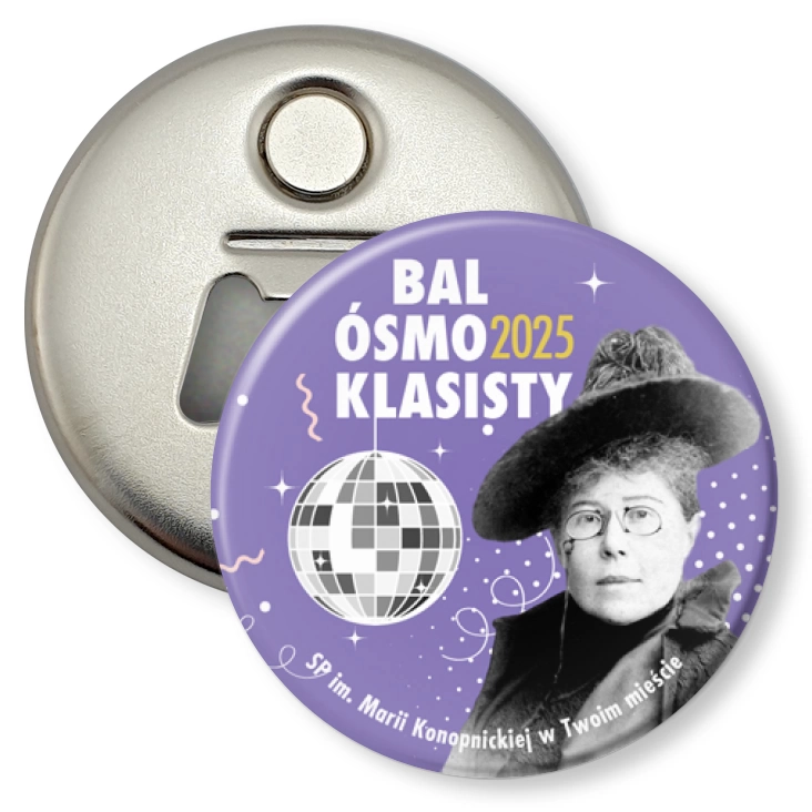 przypinka otwieracz-magnes Bal Ósmoklasisty z Marią Konopnicką