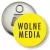 Przypinka otwieracz-magnes Wolne media na żółtym tle