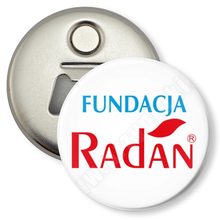 przypinka otwieracz-magnes Fundacja Radan