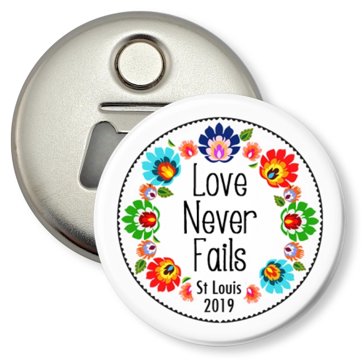 przypinka otwieracz-magnes Love Never Fails