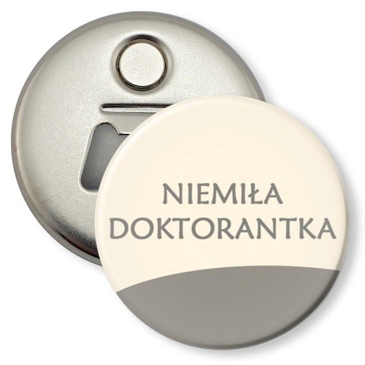 przypinka otwieracz-magnes Niemiła Doktorantka