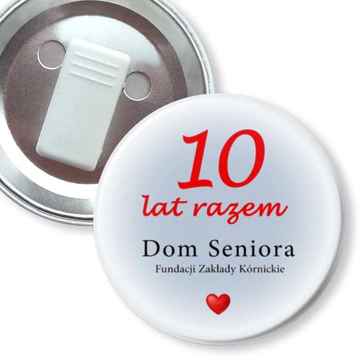 przypinka z żabką 10 lat razem Dom Seniora