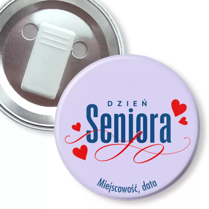 przypinka z żabką Dzień Seniora na fioletowym tle