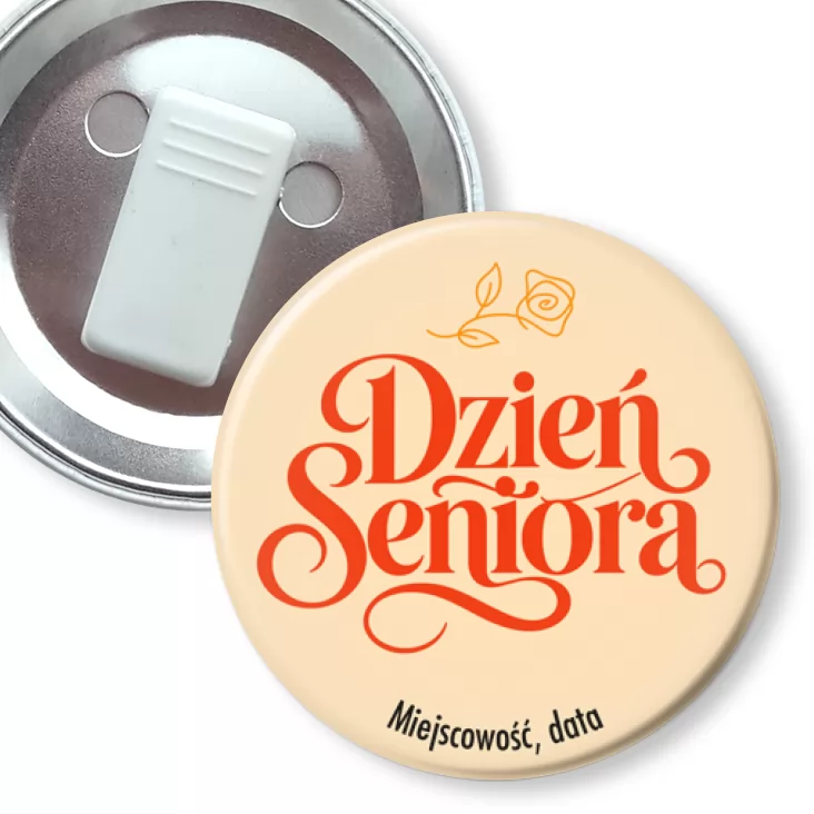 przypinka z żabką Dzień Seniora ozdobny napis