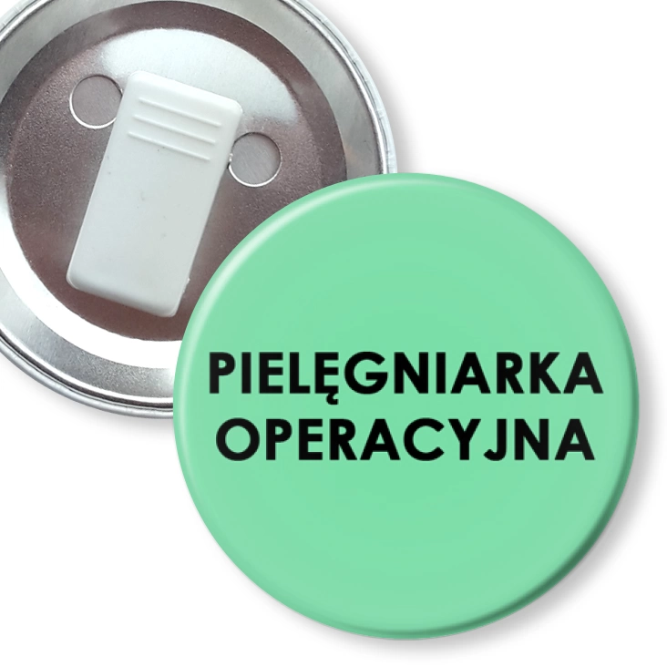 przypinka z żabką Pielęgniarka operacyjna czarne litery