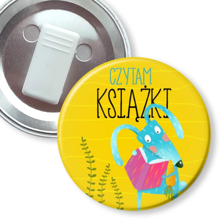 przypinka z żabką Czytam książki zając na żółtym tle