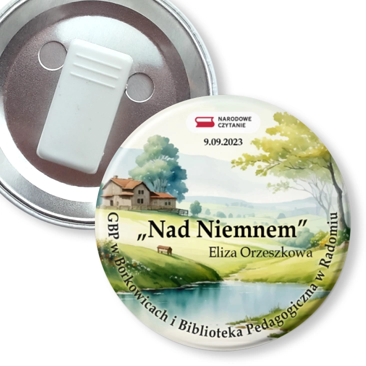 przypinka z żabką Nad Niemnem Narodowe Czytanie Biblioteka Borkowice