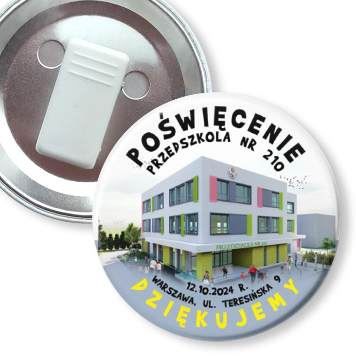 przypinka z żabką Poświęcenie przedszkola nr 210 w Warszawie