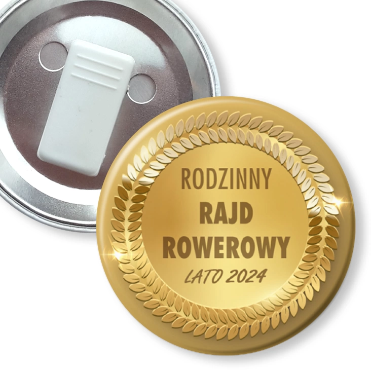 przypinka z żabką Rodzinny Rajd Rowerowy na złotym tle