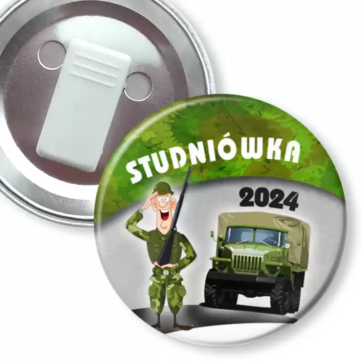 przypinka z żabką Studniówka żołnierz i wóz bojowy