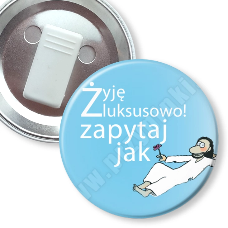 przypinka z żabką Żyję luksusowo! Zapytaj jak