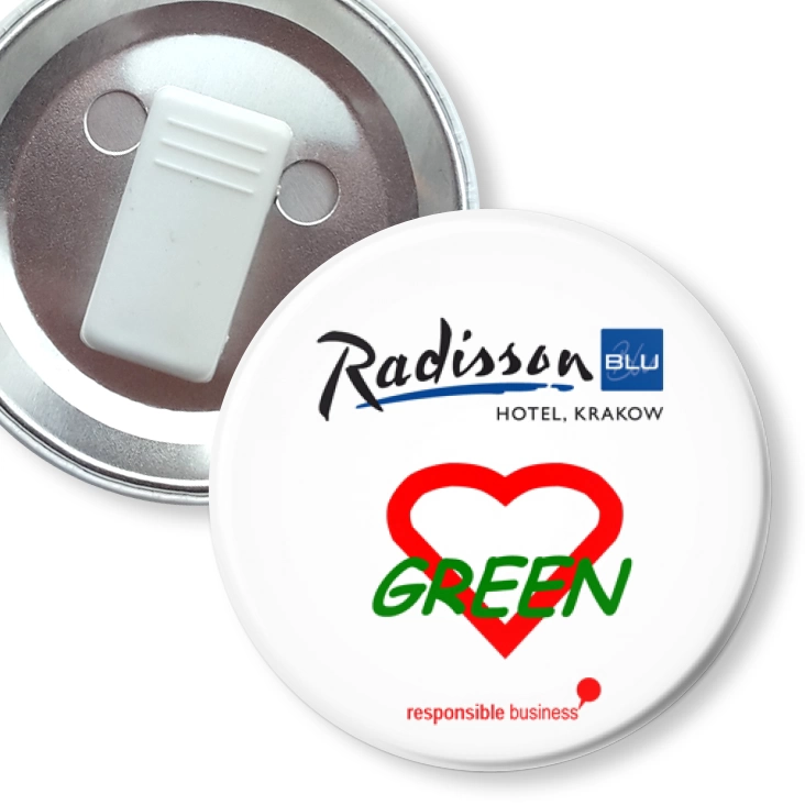 przypinka z żabką Hotel Radisson