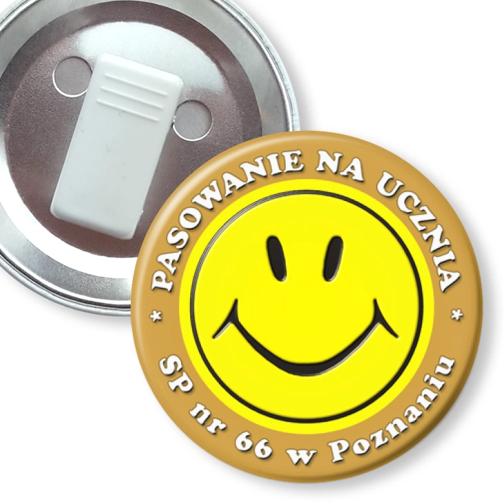 przypinka z żabką Pasowanie SP66 Poznaniu