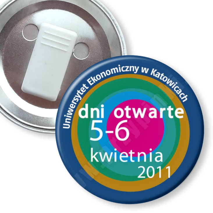 przypinka z żabką UE w Katowicach