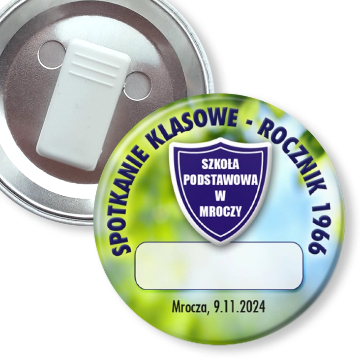 przypinka z żabką Spotkanie klasowe w SP w Mroczy