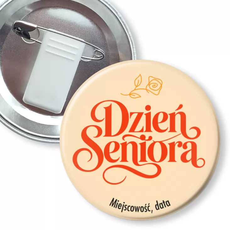 przypinka z żabką i agrafką Dzień Seniora ozdobny napis