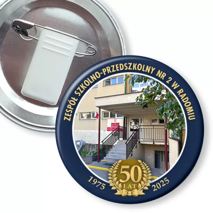 przypinka z żabką i agrafką Jubileusz 50 lat ZSP nr 2 w Radomiu