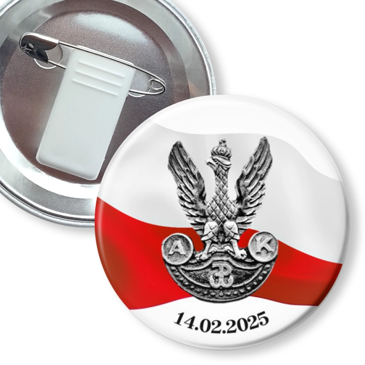 przypinka z żabką i agrafką Logo AK na tle flagi Polski