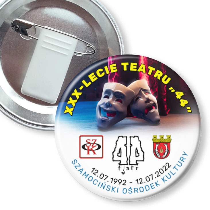 przypinka z żabką i agrafką 30-lecie Teatru 44