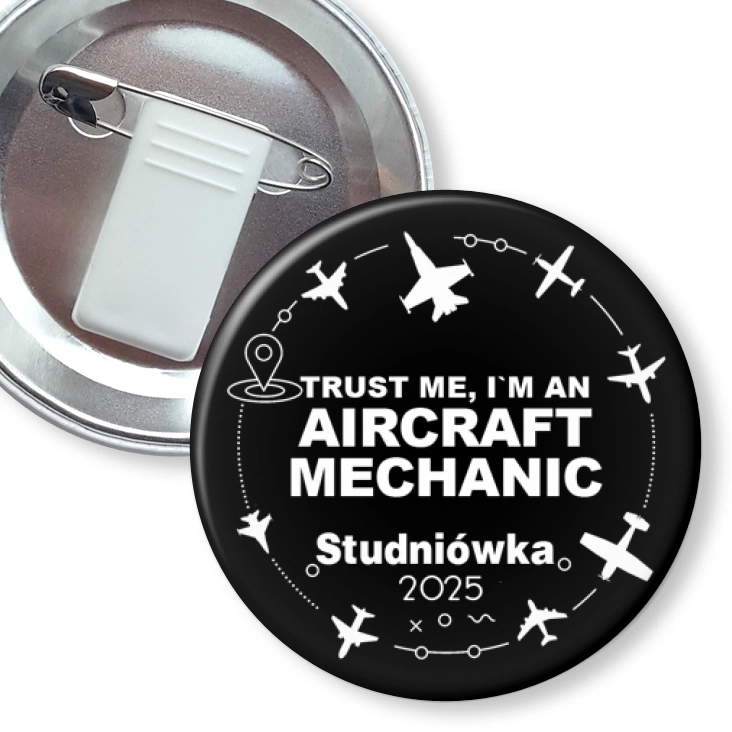 przypinka z żabką i agrafką Studniówka czarna trust me aircraft mechanic