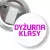 Przypinka z żabką i agrafką Dyżurna klasy różowy napis
