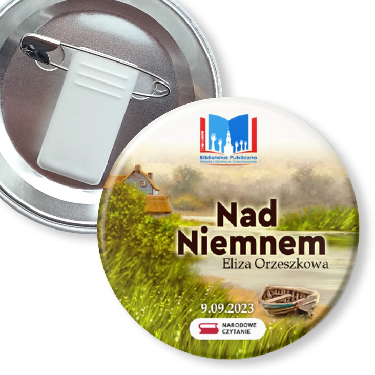 przypinka z żabką i agrafką Narodowe Czytanie Nad Niemnem Biblioteka w Chocianowie
