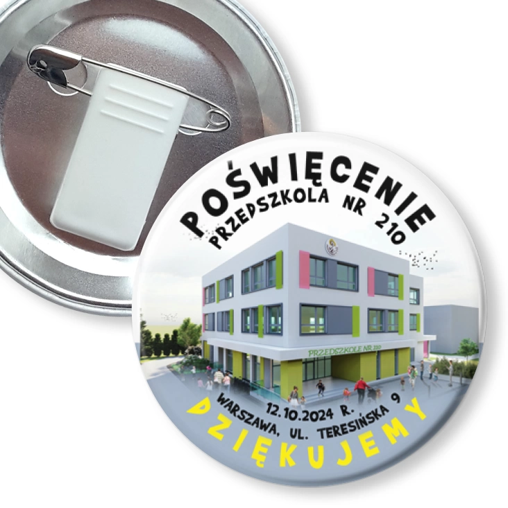 przypinka z żabką i agrafką Poświęcenie przedszkola nr 210 w Warszawie