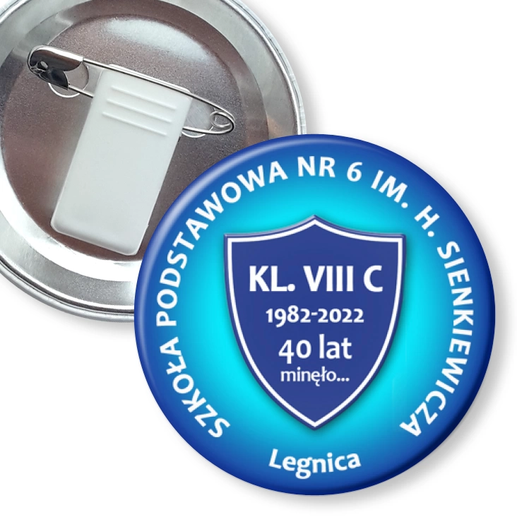 przypinka z żabką i agrafką SP nr 6 w Legnicy Zjazd Absolwentów 2022