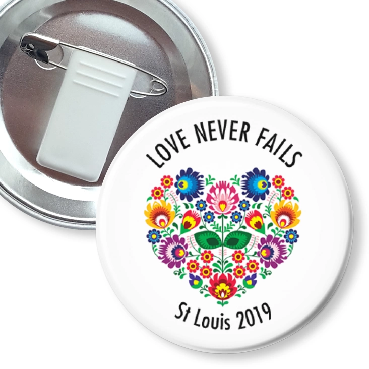 przypinka z żabką i agrafką Love Never Fails