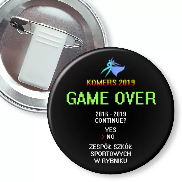 przypinka z żabką i agrafką Komers 2019
