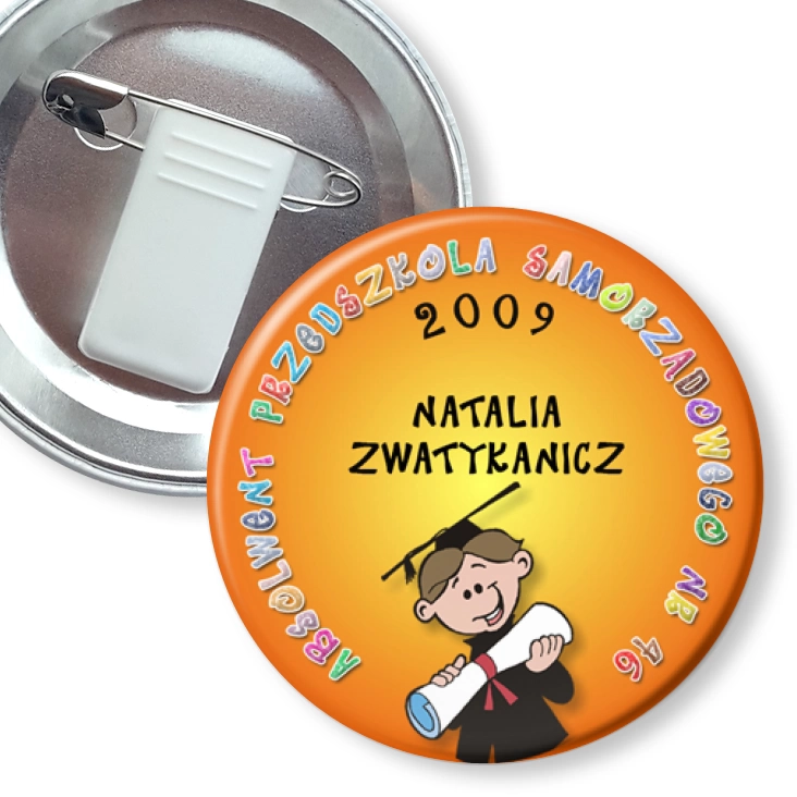 przypinka z żabką i agrafką Absolwent Przedszkola Samorządowego nr 46