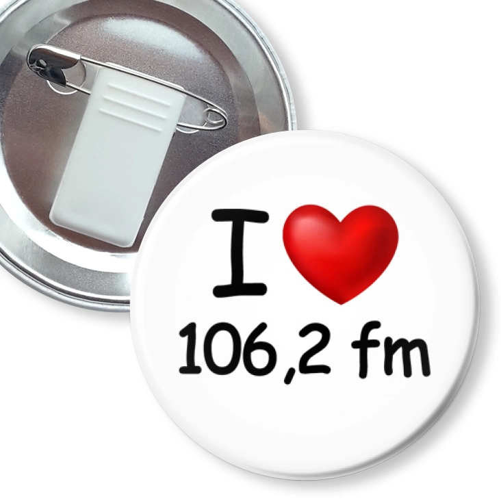 przypinka z żabką i agrafką I love 106,2 fm