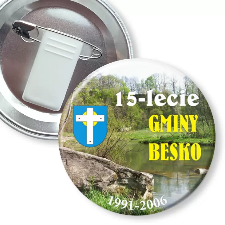 przypinka z żabką i agrafką 15-lecie gminy Besko