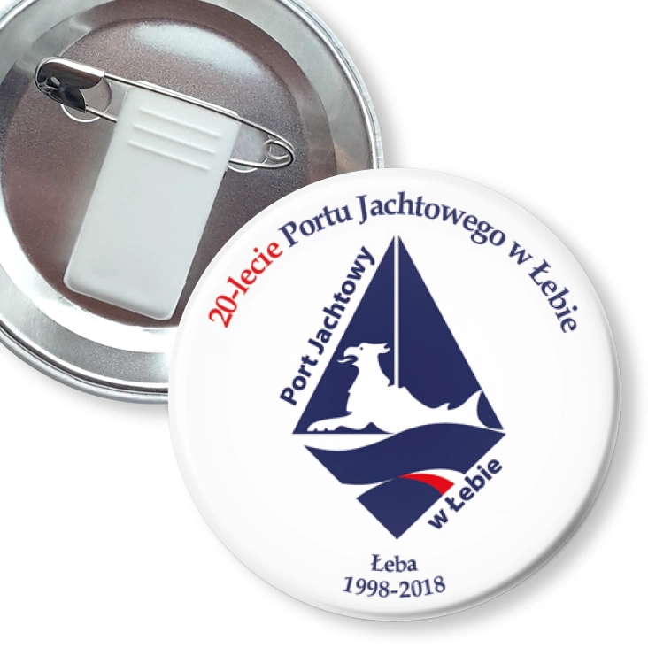 przypinka z żabką i agrafką 20-lecie Portu Jachtowego w Łebie